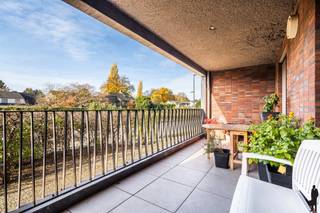 Modern gelijkvloers appartement met ruim terras – Mortsel centrumIn het hart van Mortsel, op wandelafstand van winkels, scholen en openbaar vervoer,...