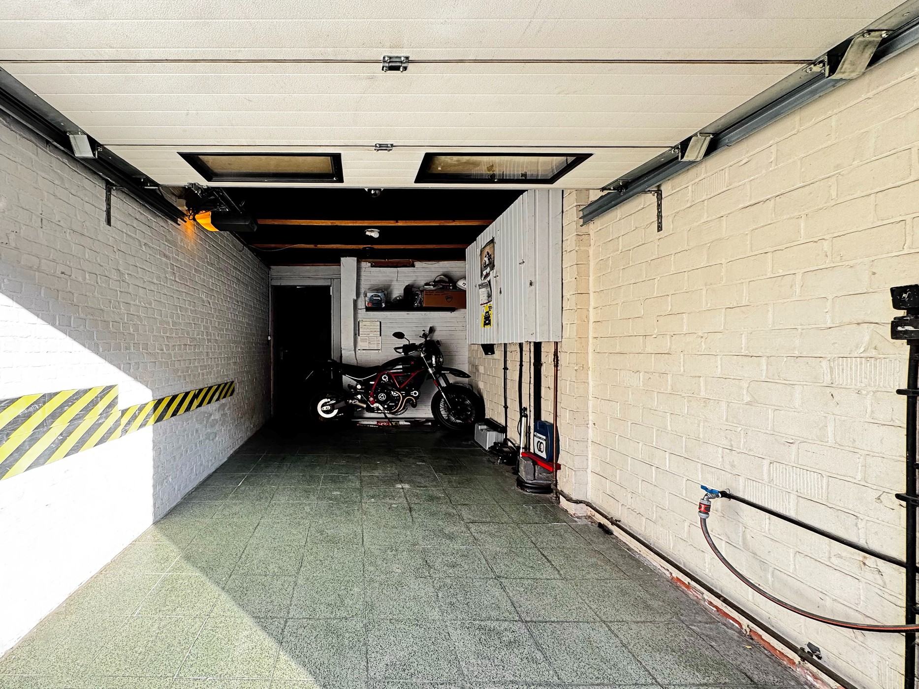 Rijwoning met 3 slaapkamers, zonnige tuin en garage vlakbij centrum Stabroek - photo 2