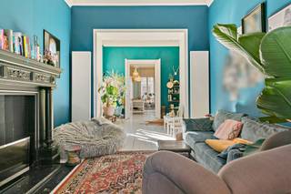 Dit exclusieve appartement geniet een ideale ligging, op een steenworp afstand van de Grote Markt en slechts 200 meter verwijderd van het...