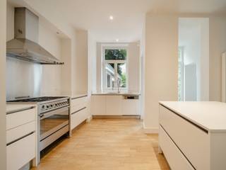 Ideaal gelegen nabij het Brugmannplein, in een art-decogebouw, biedt dit appartement op tuinniveau een bruto vloeroppervlakte van 190 m² volgens...