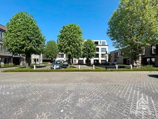 PLUSPUNTEN:+ oppervlakte: 13 m²+ parking P2+ bovengrondse parking+ onmiddellijk beschikbaar+ toplocatie in Bocholt centrumALGEMEEN:Bovengrondse...