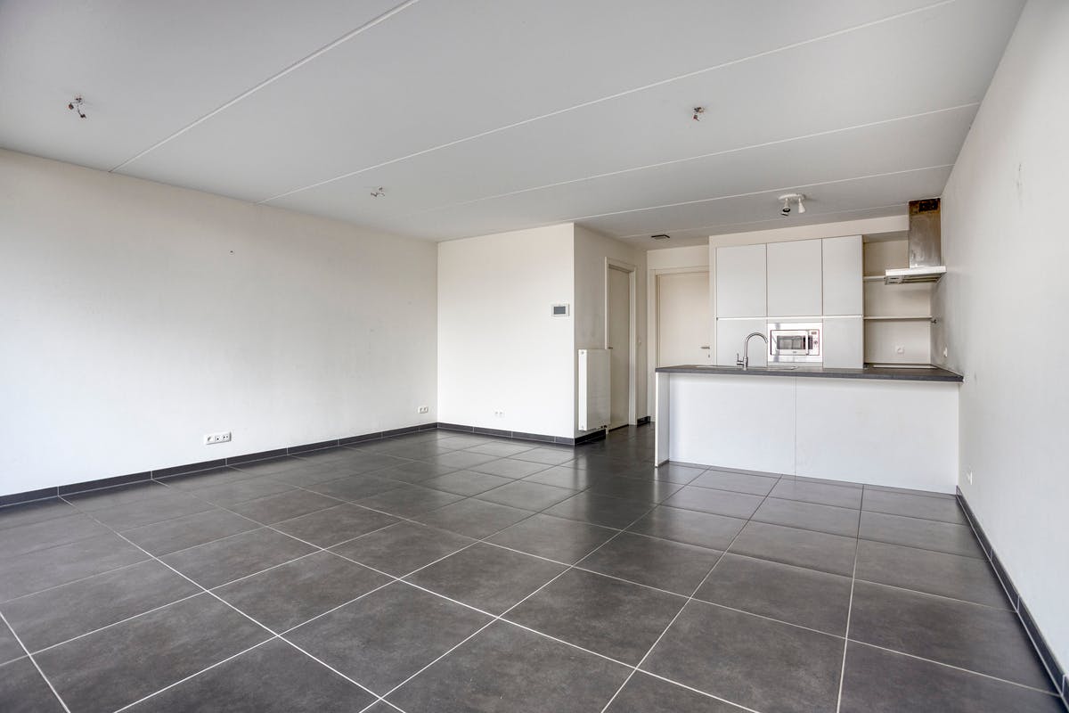 Instapklaar gelijkvloers appartement met aangename tuin - foto 2