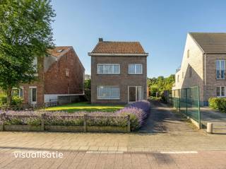 Te renoveren woning met 3 slpk en grote tuin gelegen in het centrum van Oud Turnhout. Deze woning valt onder de renovatieverplichting! EPC label...