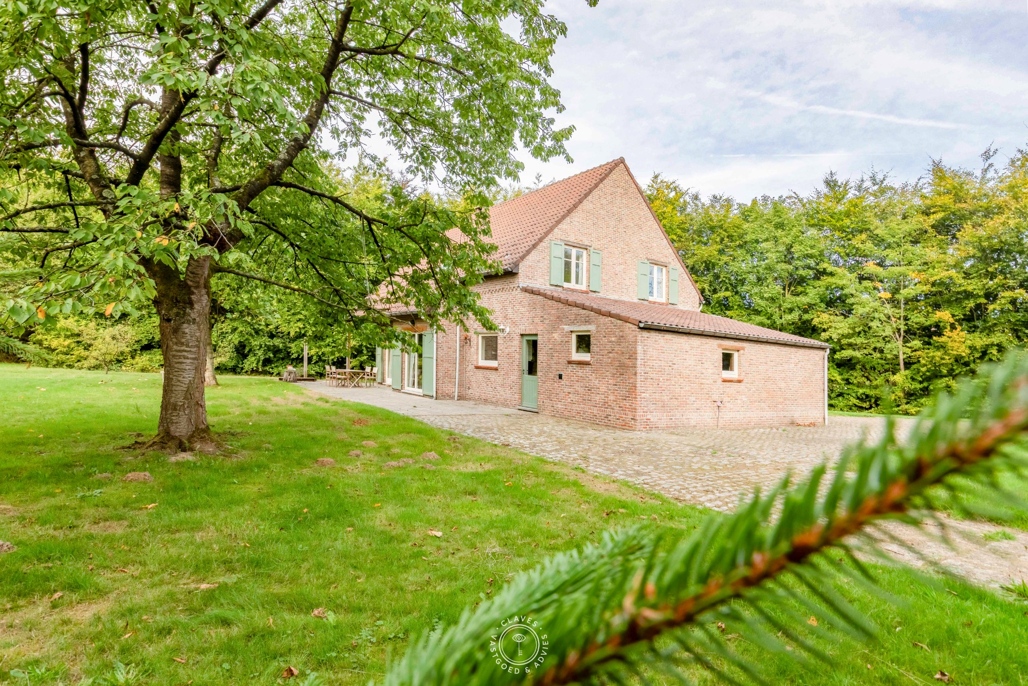 Uniek landhuis met charme en meer dan 10.000 m² eigen grond - foto 5