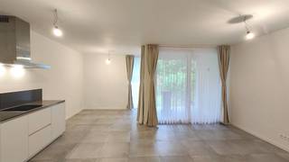 <p><span>GROUND-FLOOR APARTMENT WITH TERRACE + GARDEN<br /><br /></span></p><p><span>The name “Residentie Park Den Blijk” speaks for itself. This residence was built in 2018 next to the park of the same name. As a result, the apartments offer views of the greenery, making you forget that you live within walking distance of downtown Willebroek. The train station and the A12 highway are nearby, giving the apartments excellent accessibility while still enjoying a quiet location.<br /><br /></span></p><p><span>Upon arriving at the residence, we discover this lovely apartment located on the ground floor. The apartment features an entryway, a living area with access to the terrace and private garden, a bathroom, a separate toilet, a storage room, and a spacious bedroom.  </span></p><p><span> </span></p><p><span>After touring the apartment, we head down to the basement, where we find a private storage unit and a private parking space. </span></p><p><span> </span></p><p><span>Please note: This apartment is available for short-term rental only (one-year lease). </span></p><p><span> </span></p><p><span>Interested in viewing this apartment? Please contact one of the Pillar staff members at <span>info@pillar.estate</span></span><span> or 033 695 695.</span></p><p><span> </span></p><p><span>This information is provided for informational purposes only. The listed square footage is for reference only. Pillar cannot be held responsible for the accuracy of the information provided to it. </span></p><p><span> </span></p>