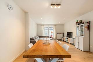 <p>Te koop: instapklaar 2 slaapkamer appartement in Gent, nabij invalswegen en openbaar vervoer.<br />Dit halfopen appartement (bouwjaar 1978) bevindt zich op Brusselsesteenweg 639A, op een strategische locatie met vlotte verbinding naar het centrum en de omliggende gemeenten. Dankzij het EPC-label B geniet u van een energiezuinige woning. De grootste troeven zijn het instapklare karakter, het zeer ruime terras van 58 m² en de uitstekende bereikbaarheid.</p>

<p> </p>

<p>Belangrijkste ruimtes:<br />• Woonkamer met veel lichtinval en directe toegang tot het terras<br />• Keuken met functionele indeling<br />• Twee slaapkamers, ideaal voor gezin of koppel<br />• Badkamer met douche en wastafel<br />• Apart toilet<br />• Berging voor extra opslag<br />• Zeer ruim terras (58 m²) voor buitenleven</p>

<p> </p>

<p>Troeven:<br />• Instapklaar 2 slaapkamer appartement<br />• Zeer ruim terras van 58 m²<br />• Nabij belangrijke invalswegen en openbaar vervoer</p>

<p> </p>

<p>Neem vandaag nog contact op met uw ERA-makelaar voor een bezoek.<br />JOUW DROOMAPPARTEMENT. ZO GEVONDEN!</p>