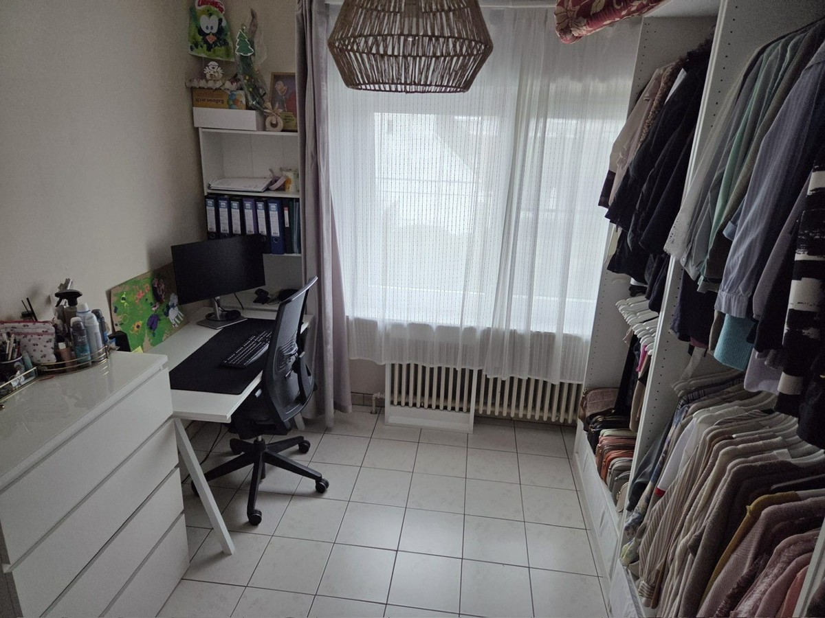 Ruim en onderhouden 3-slaapkamerappartement met garage - foto 5