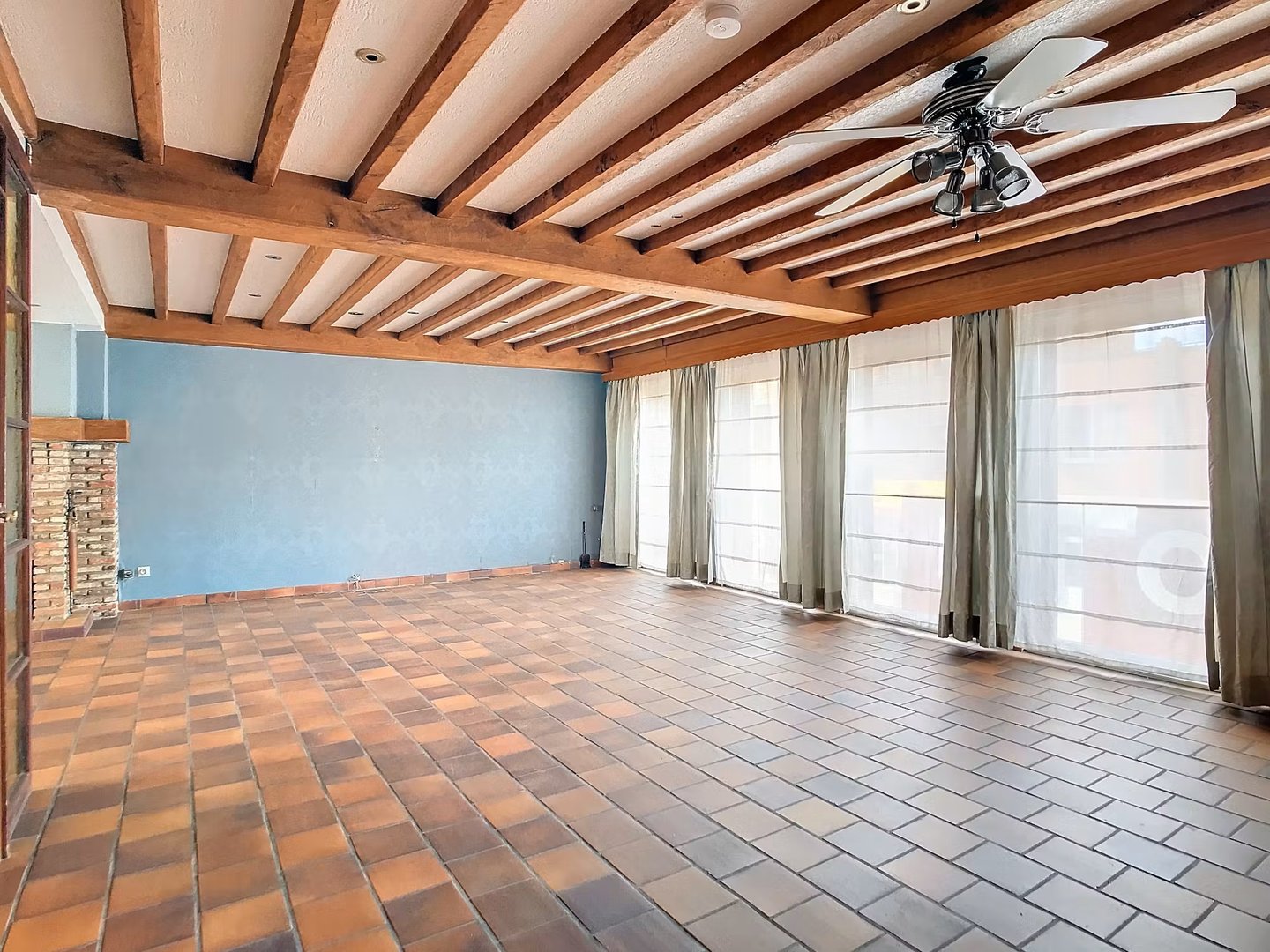 Ruim en centraal gelegen duplex appartement en handelslpand te koop - foto 5