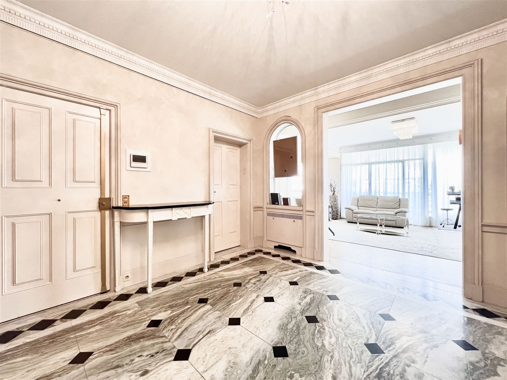 Apartment for sale in Antwerp with 5 bedrooms - photo 4