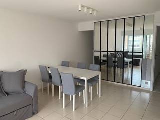 Deze volledig gerenoveerde studio bestaat uit een inkom, woonkamer (met zetelbed), ruim terras met zicht op zee, keuken met vaatwas, koelkast...