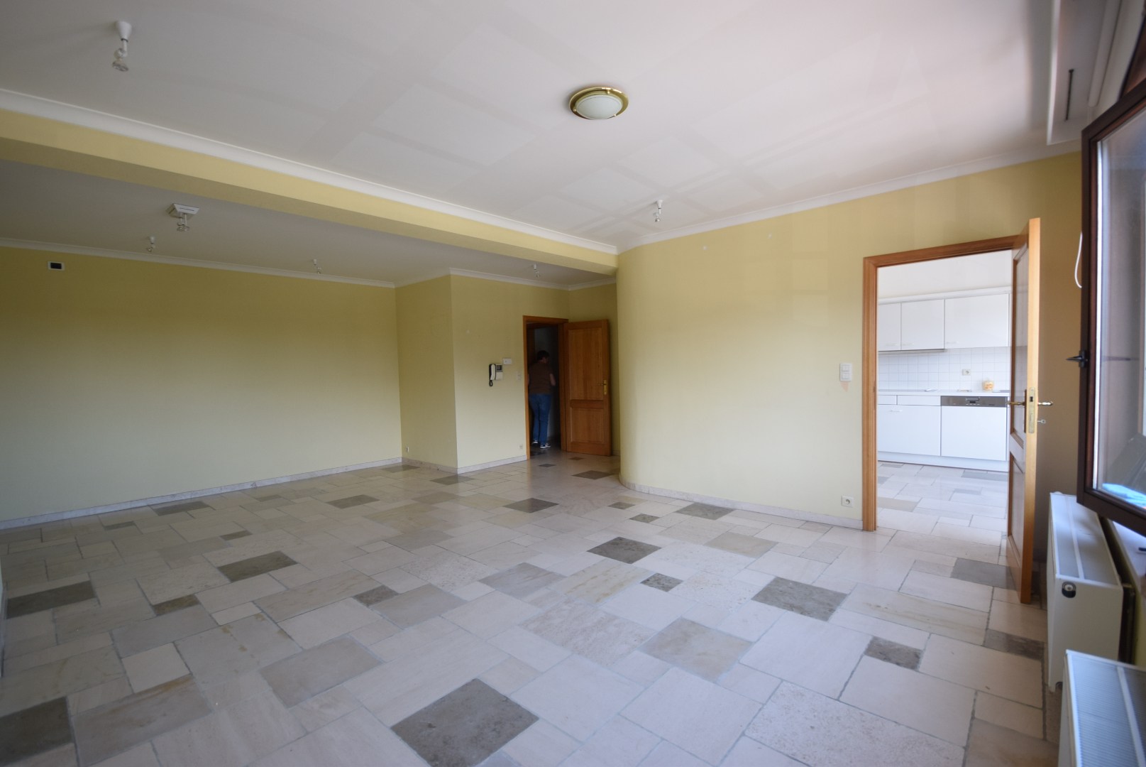 Ruim 2-slaapkamerappartement met twee terrassen en garage op mooie locatie in Roeselare - foto 4