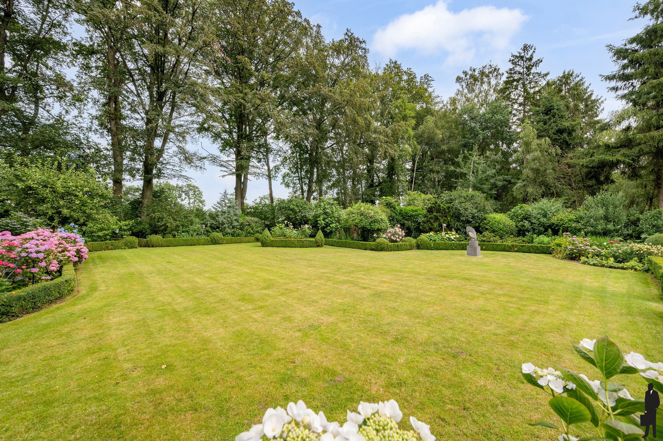 Statige villa op prachtig aangelegd perceel met 4 slaapkamers en inpandige garage - foto 5