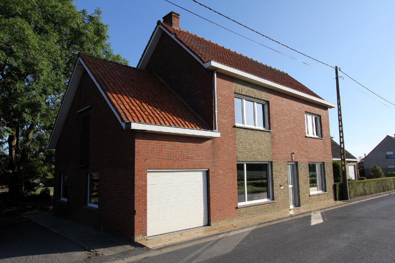 landelijke woning met bijgebouwen en grond in Diksmuide-Woumen - foto 3