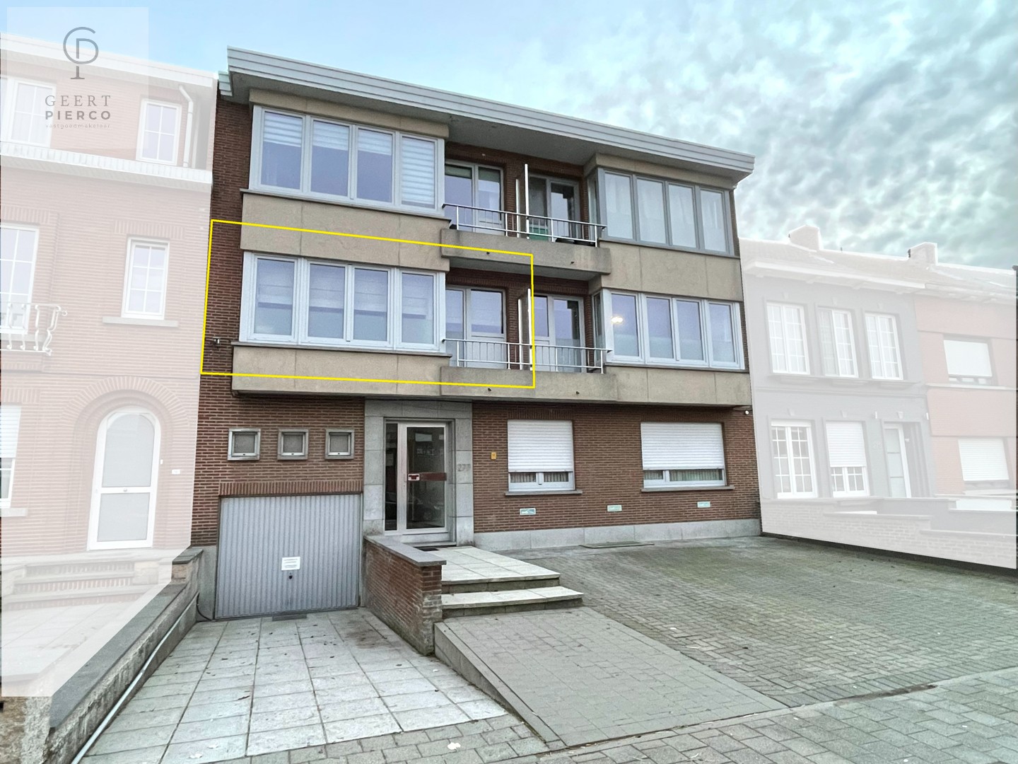 Gerenoveerd appartement met twee slaapkamers, ruim terras en ondergrondse staanplaats aan de stadsrand van Tienen. - foto 1