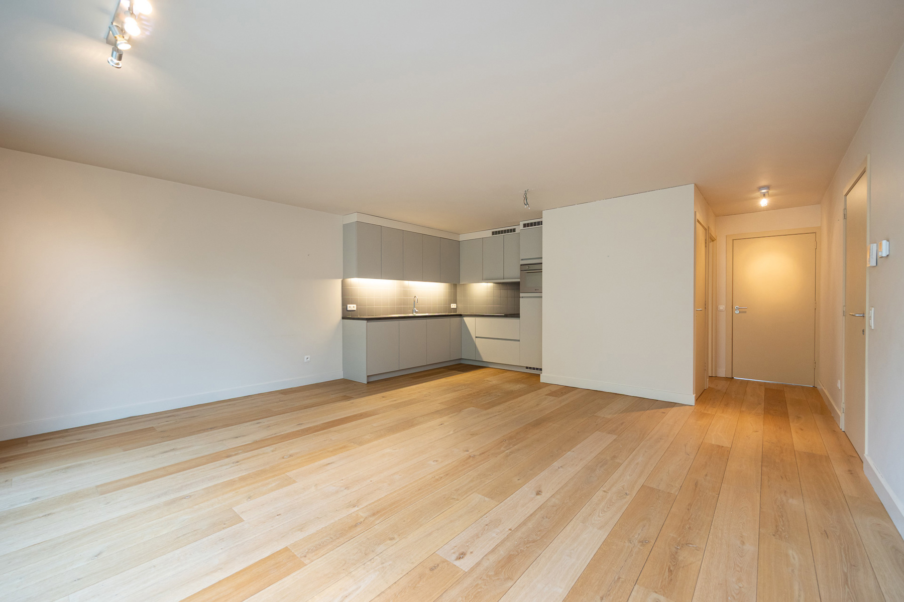 1 SLAAPKAMER APPARTEMENT MET RUIM ZUID WEST TERRAS - foto 3