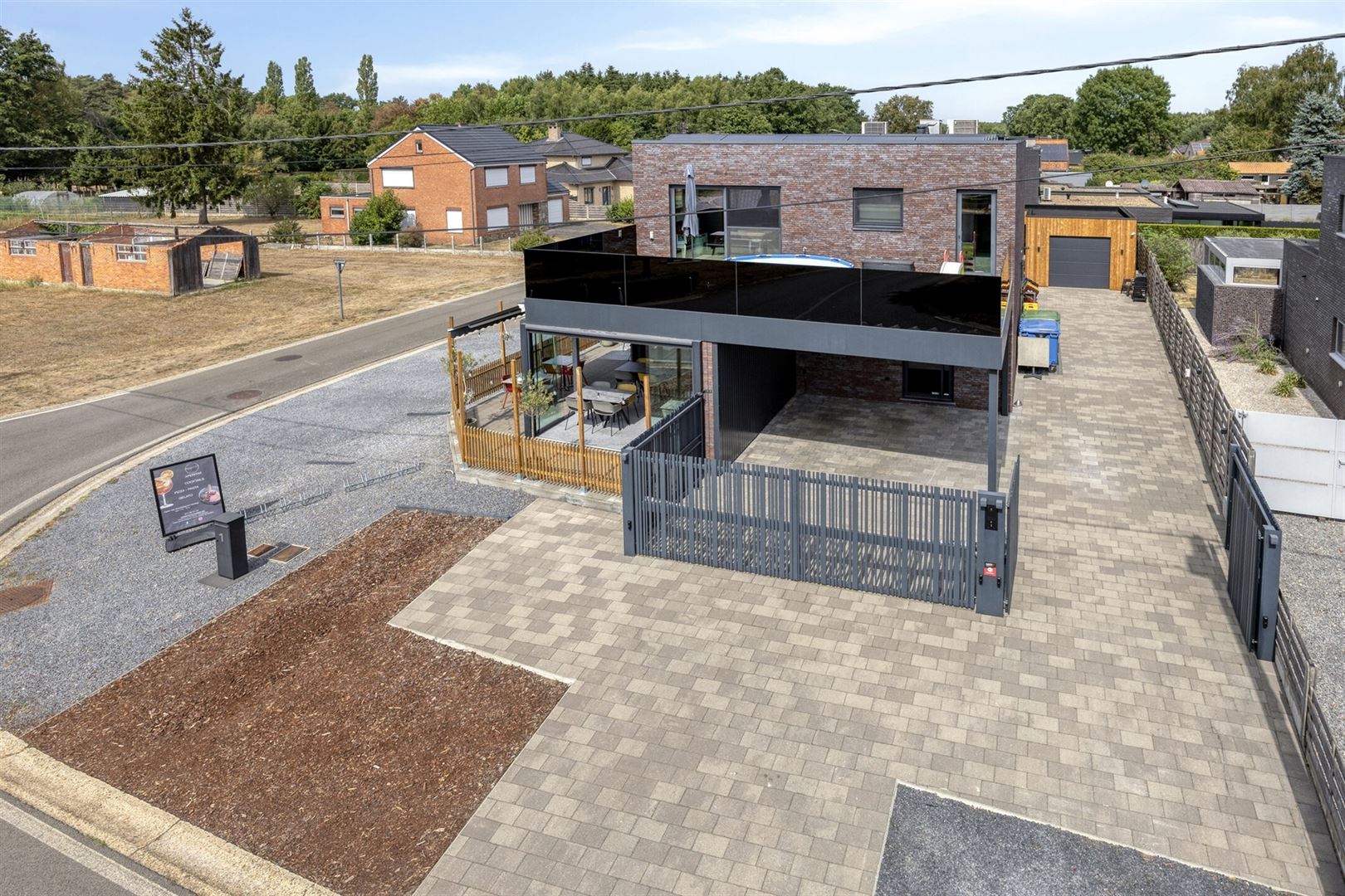 Retail space - photo 5