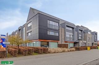 Luxueuze en ruime penthouse (207 m²) met 3 slaapkamers en terras.Dit prachtige en luxueuze penthouse bevindt zich op de tweede verdieping van het...