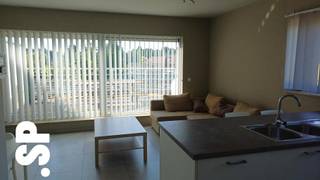 Centraal gelegen in Wommelgem bevindt zich dit volledig gemeubelde en instapklare 1-slaapkamerappartement. Dankzij de centrale ligging geniet u van een vlotte bereikbaarheid en bevinden winkels, openbaar vervoer en andere voorzieningen zich op wandelafstand.<br /><br />Het appartement is volledig ingericht en voorzien van alle nodige meubels en huisraad. U hoeft enkel uw persoonlijke spullen mee te brengen.<br />Het appartement bestaat uit inkomhall met ingemaakte kasten, berging met wasmachine, leefruimte met aangrenzend terras, ingerichte keuken, slaapkamer en badkamer.<br /><br />Vaste forfaitaire kosten: € 280/maand, zijnde elec, gas, water, internet <br />Domiciliëring is niet mogelijk.<br /><br />Voor bijkomende inlichtingen of een bezoek ter plaatse kan u ons contacteren op het nummer 014/51.95.00.