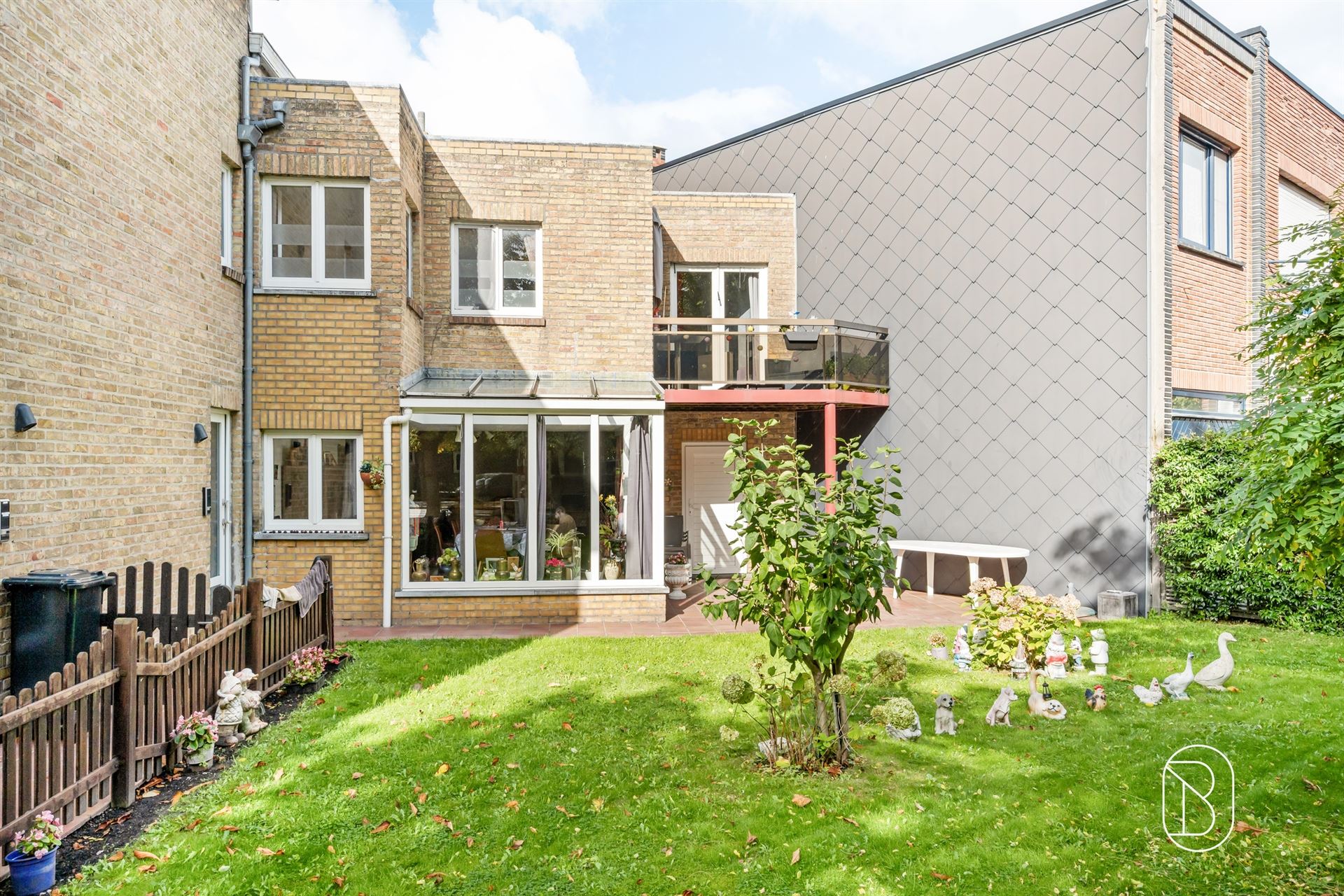 Opbrengsteigendom met 2 appartementen en 2 garages - foto 4