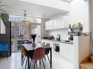 Meulesteedsesteenweg 251: Energiezuinige rijwoning met indeling als volgt: Gelijkvloers: Inkomhal met fietsenberging, leefruimte met...