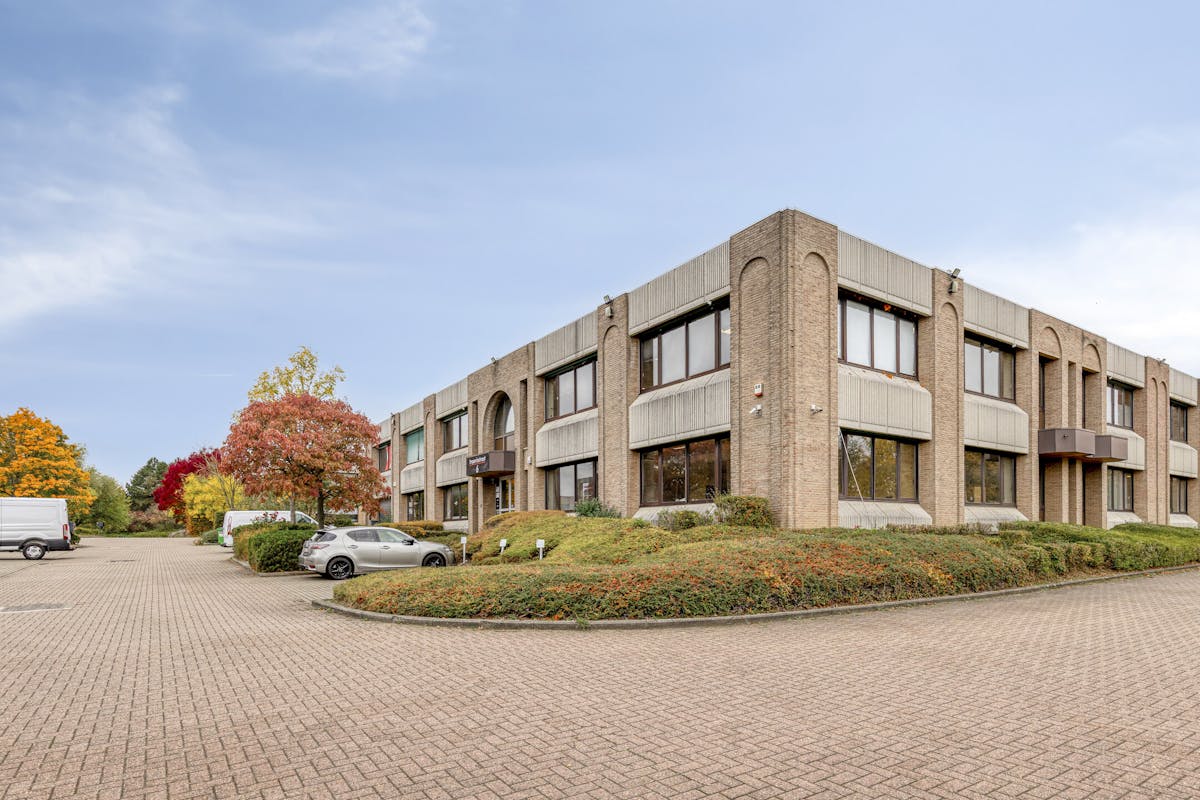 Verhuurd kantoor met 6 staanplaatsen te koop in Zaventem - foto 1