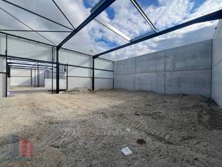 Unieke kans! Kwaliteitsvolle nieuwbouw magazijnruimte met een oppervlakte van 661 m² optioneel in combinatie met een verhard buitenterrein vanaf...