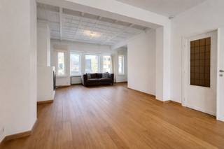 Groot triplex appartement gelegen in de Bondgenotenlaan te Heist-aan-Zee, op korte afstand van alle winkels en het openbaar vervoer. Het...