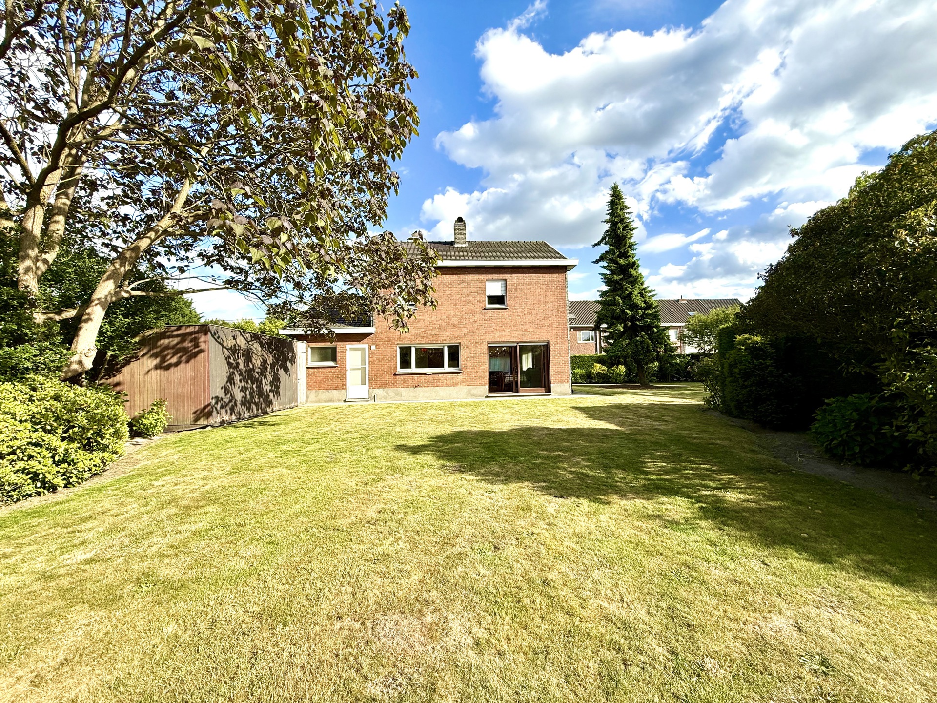 TOPgelegen degelijke VILLA met extra bouwgrond op 1137m2 - foto 1