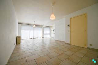Aantrekkelijk gelegen nabij de Melkmarkt vinden we dit appartement met twee slaapkamers. Hoewel het appartement enkele opfrissingen vraagt geniet...
