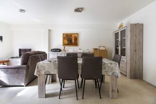 Volledig gerenoveerd appartement pal in het centrum van Beveren.Dit energiezuinig en kwalitatief gerenoveerd appartement bevindt zich op de 1ste...