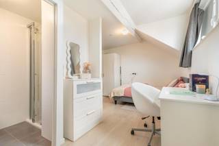 Ben je op zoek naar een comfortabele en instapklare studentenkamer op een absolute topligging? Deze ruime en praktisch ingedeelde kamer bevindt...