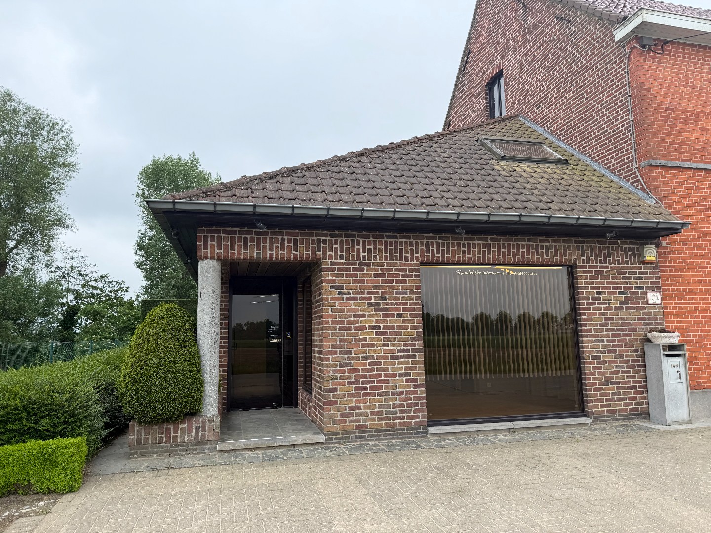 Commerciële ruimte van 134 m² met bijhorende parkingplaatsen - foto 3