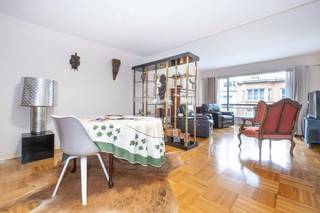 Schaarbeek – Gelegen tussen het Plaskyplein en het Meiserplein, dicht bij alle voorzieningen, heeft dit mooie appartement met 2 slaapkamers,...