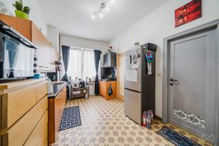 <p>✨ À VENDRE – Appartement 2 chambres de 83m²</p>
<p></p>
<p>👉 Découvrez ce superbe appartement situé au 1ᵉ étage d’une petite copropriété de 4 appartements.</p>
<p></p>
<p>✨ Caractéristiques principales de l’appartement :</p>
<p></p>
<p>✔️ Séjour de 20m²</p>
<p>✔️ PEB E</p>
<p>✔️ Copropriété saine</p>
<p>✔️ 2 chambres lumineuses de 19m² et 10m²</p>
<p>✔️ Buanderie séparée</p>
<p>✔️ Double vitrage</p>
<p>✔️ Présence d’une cave</p>
<p></p>
<p>🚀 Un appartement en bon état avec de faibles charges!</p>
<p></p>
<p>📞 Infos & visites</p>
<p>👉 Contactez Arthur Reynier – We Invest Bruxelles-Europe</p>
<p>📲 +32 479 94 92 71 | 📧 arthur.reynier@weinvest.be</p>
<p></p>
<p><span>🔎</span> Découvrez aussi tous nos appartements à vendre à Bruxelles sur <span>👉</span> <span>www.weinvest.be</span></p>