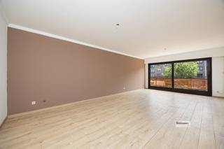 <p><span>Bent u op zoek naar een instapklaar appartement waar u zonder zorgen uw intrek kan nemen? Dan is dit prachtig gerenoveerde appartement op de eerste verdieping aan de Ridder Walter van Havrelaan 114 precies wat u zoekt!</span></p><p><span>Het appartement verwelkomt u met een lichtrijke leefruimte, een volledig uitgeruste keuken, twee volwaardige slaapkamers, een verzorgde badkamer en maar liefst twee zonnige terrassen. Bovendien beschikt u over een private ondergrondse garagebox, een absolute meerwaarde.</span></p><p><span>Ook op technisch vlak zit u goed: met een EPC-label B en een conforme elektrische installatie geniet u van een energiezuinige en comfortabele woonst.</span></p><p><span>De centrale ligging biedt een uitstekende bereikbaarheid richting Antwerpen en de omliggende gemeenten, met winkels, scholen en openbaar vervoer op korte afstand.</span></p><p><span>Een ideaal appartement voor starters, koppels, alleenstaanden én investeerders. Boek uw bezoek en laat u verrassen door de vele troeven van dit appartement!</span></p>