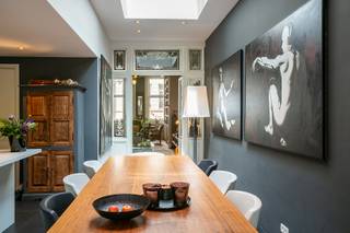 <p><span>Beschikbaar vanaf 01 sept 2026: luxe herenwoning met zonnige stadstuin op absolute toplocatie in de begeerde Harmoniewijk! Deze woning wordt ongemeubeld verhuurd en is uiterst geschikt als gezinswoning in een veilige, residentiële buurt, met een perfecte mobiscore: op 2 minuten wandelen ontdek je een slagerij, bakker, supermarkt, groot aanbod scholen, crèches, vlot bereikbaar via snelwegen en openbaar vervoer. Indeling: inkomhall met gastentoilet, vestiaire, riante leefruimte met authentieke plafonds, luxekeuken met toestellen en aansluitend een zonnige groene stadstuin! Er zijn 3-4 slaapkamers en 2 badkamers waarvan 1 met sauna. Droge kelder. Interesse? Zend ons een mailtje met uw kandidatuur! Huurprijs €2.950/maand.</span></p>