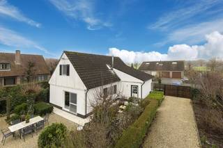 Huis te koop in Ieper met drie slaapkamers, garage en prachtige tuin. Deze alleenstaande woning te koop is gelegen in Ter Olmen 94 op 2km van...