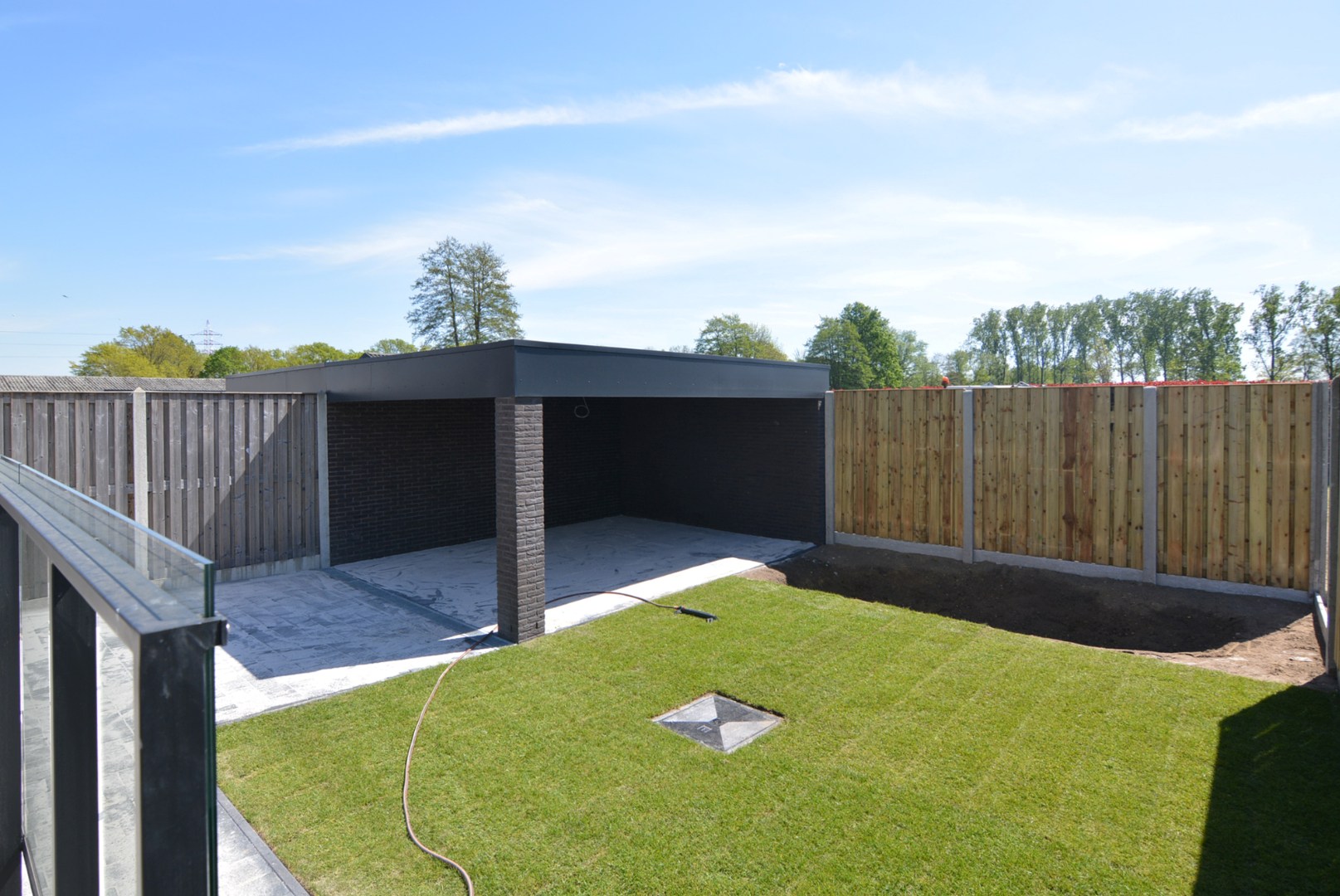 Moderne, energiezuinige, halfvrijstaande woning met carport op 3 a 80 ca. - foto 3