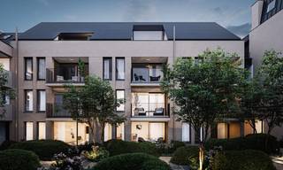<p><strong>Hoogwaardig afgewerkte appartementen rond een betoverende stadstuin</strong><br />Een harmonieuze combinatie van stedelijke dynamiek en zalige rust. Het project bestaat uit 32 appartementen, verdeeld over drie gebouwen, wat zorgt voor een kleinschalige en geborgen sfeer.</p>
<p>De architectuur van Verhamme De Vel geeft het geheel een sterk karakter, geïnspireerd op de historische omgeving. Door de opdeling in woonvolumes op menselijke schaal krijgt het project een intieme uitstraling.</p>
<p>De tuin- en landschapsarchitectuur van Koen Aerts (Archi-verde) zorgt voor een gelaagd spel van groene haagranden en transparante boomkruinen: een prachtige, groene binnentuin — een zeldzame luxe in de stad.</p>
<p>Bovendien is het project uiterst duurzaam en toekomstbestendig, met een E-peil lager dan 20 en volledig fossielvrij.</p>
<p>Parking mogelijkheid en berging.</p>
<p>Aankoop onder 6% mogelijk alsook 100% vrijstelling onroerende voorheffing gedurende 5 jaar.</p>