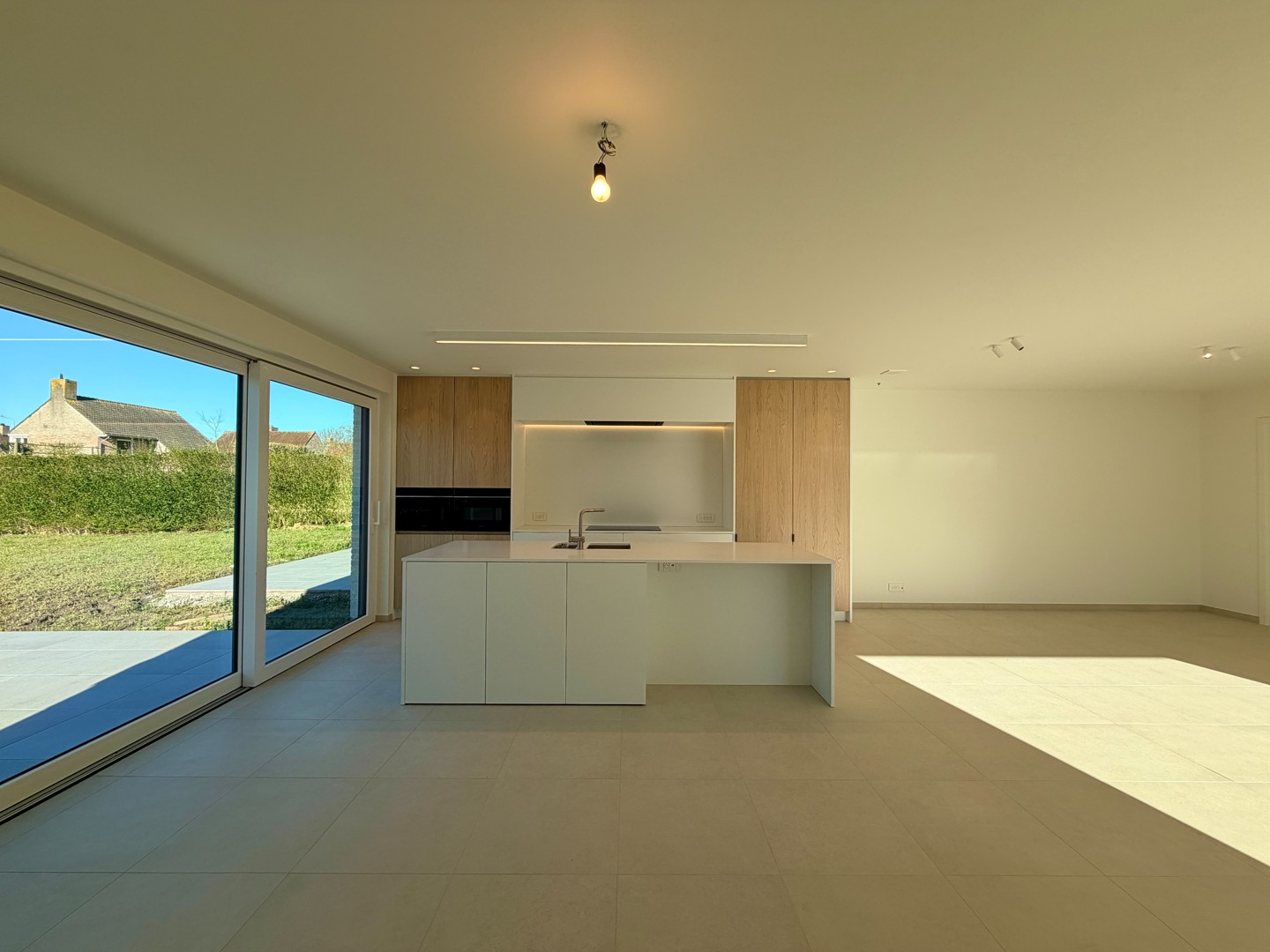 Halfopen nieuwbouwwoning op ruim perceel te centrum Tielt! - foto 4