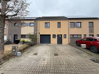 Deze gezellige huurwoning in een mooie en exclusievere woonwijk te Landen zal je zeker kunnen bekoren.De woning is een gesloten bebouwing met...