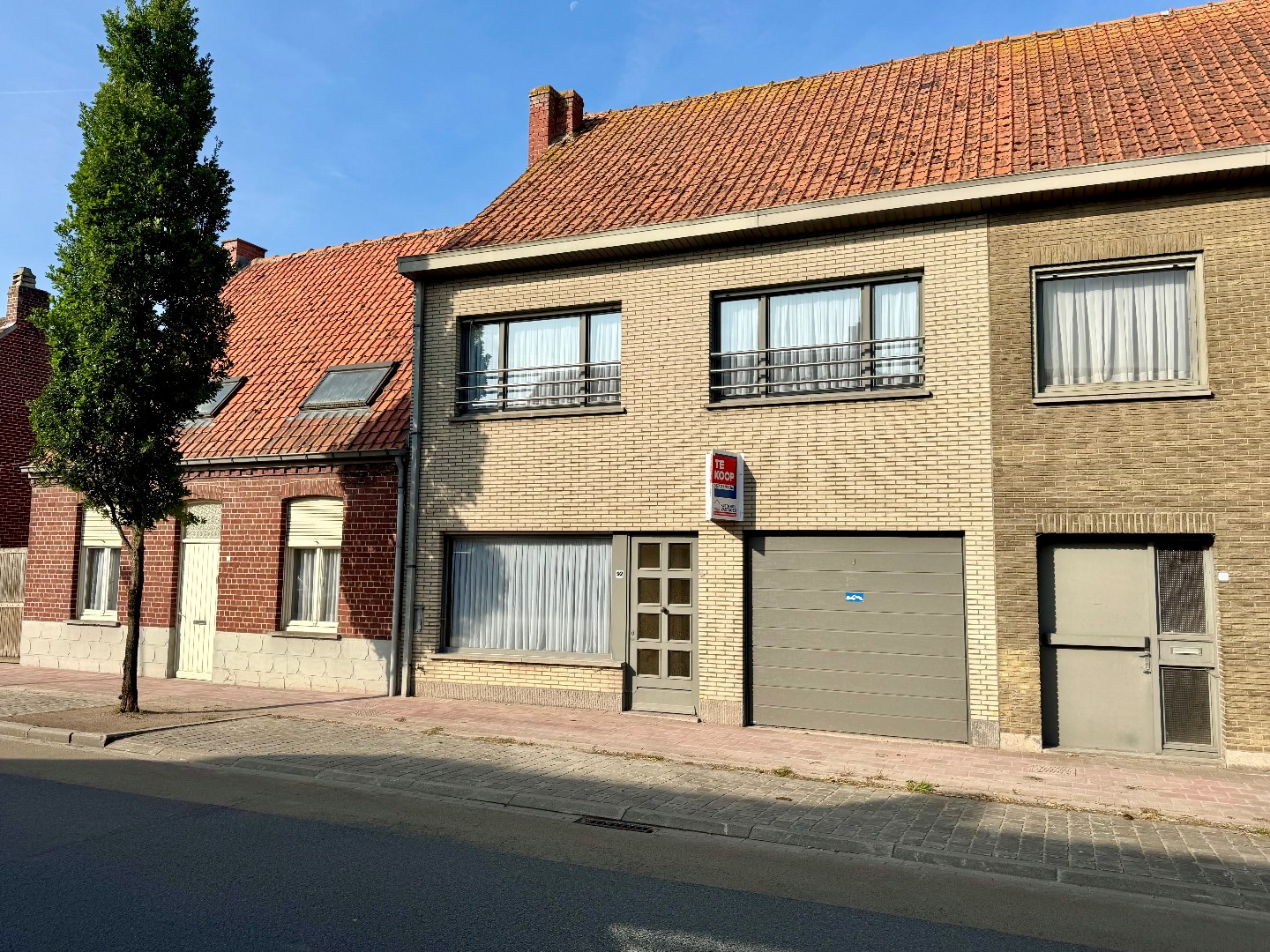 TE RENOVEREN WONING MET 3 SLPKS, GARAGE EN TERRAS - foto 1