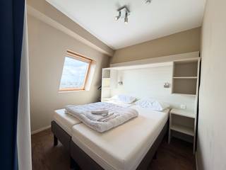 Gemeubelde studio gelegen in Holiday Suite op de Zeedijk in Blankenberge. Deze studio met slaaphoek biedt een centrale locatie op wandelafstand...