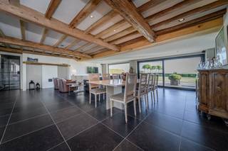 Deze landelijke eigendom op 9.142m² is uiterst rustig gelegen te Leisele. De hoogwaardige afwerking, bijgebouwen en unieke vergezichten zijn...