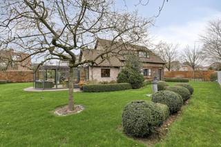Bent u op zoek naar een villa te koop in Beveren met een prachtige tuin en veel wooncomfort? Ontdek deze unieke open bebouwing in de...