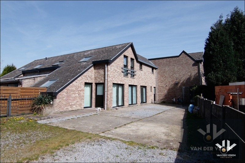 GEZINSWONING MET 3 SLAAPKAMERS - foto 2