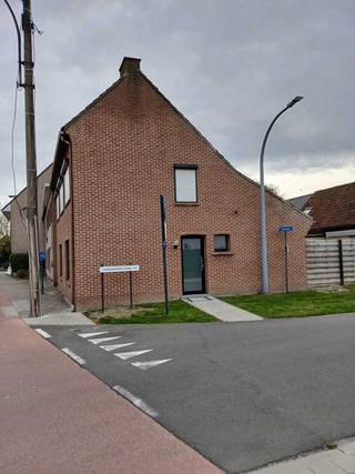 Zeer goed rustig gelegen HOB op hoekperceel Brugstraat 65 te Aalter op 600 meter van station. Centrale ligging dichtbij winkels,...