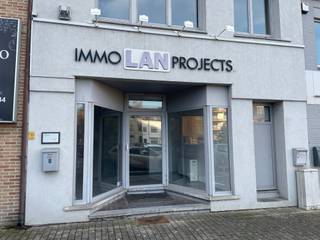 Ben je op zoek om jouw handelsactiviteit uit te bouwen zoek dan zeker niet verder.Dit handelspand in het centrum van Landen ligt op een toplocatie!Op...