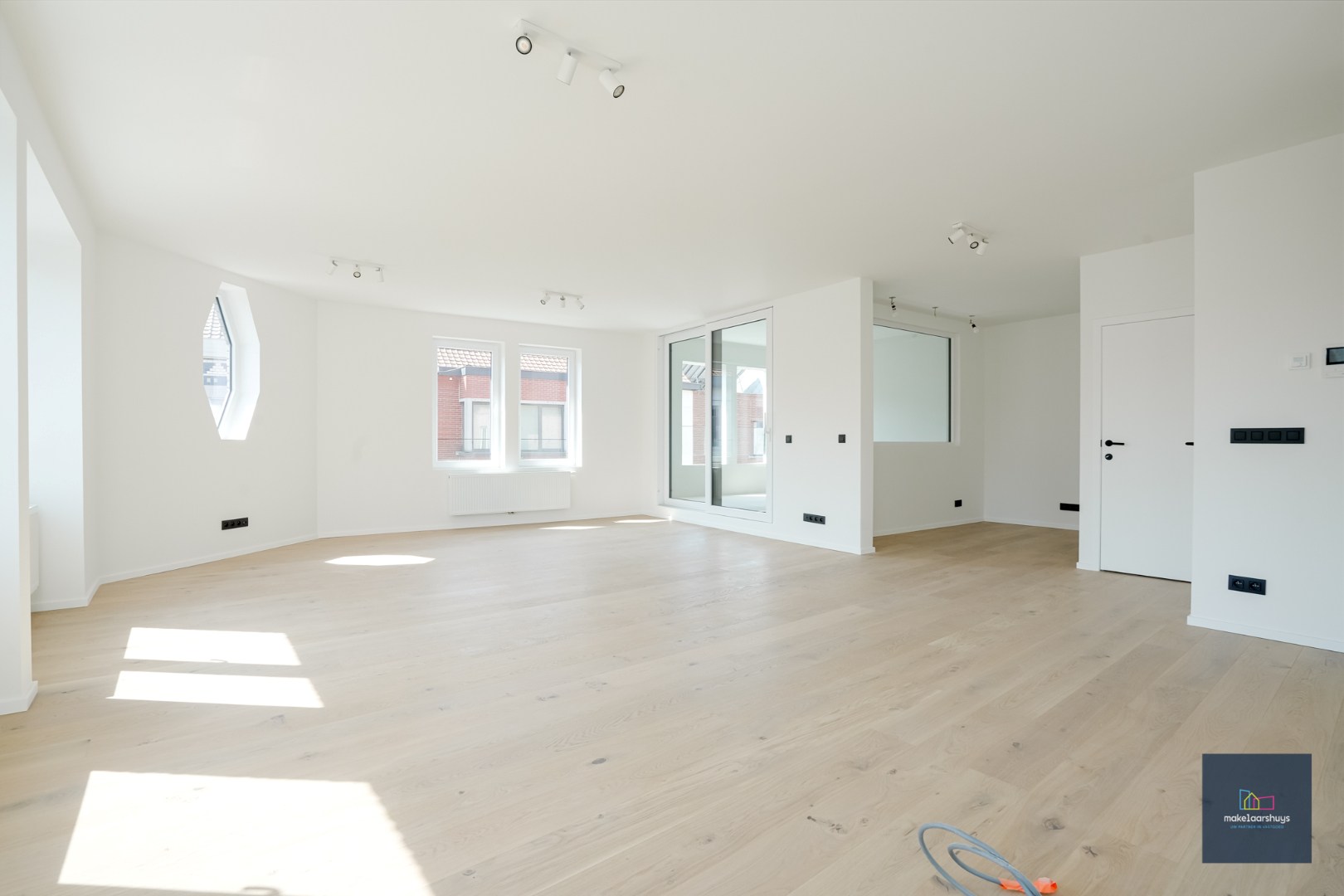 Stijlvol gerenoveerd duplex 3 slaapkamerappartement met terras - foto 4