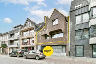 Zeer ruim en lichtrijk duplex appartement gelegen in het centrum van Gistel op wandelafstand van alle winkels, scholen en openbaar vervoer...